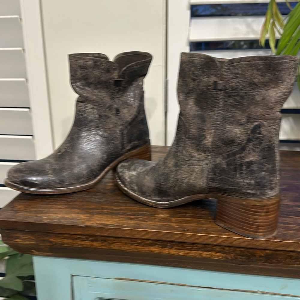 Diba True ankle boots size 9.